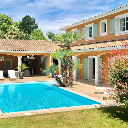 Luxueuse Avec Piscine Sur Les Hauts De *