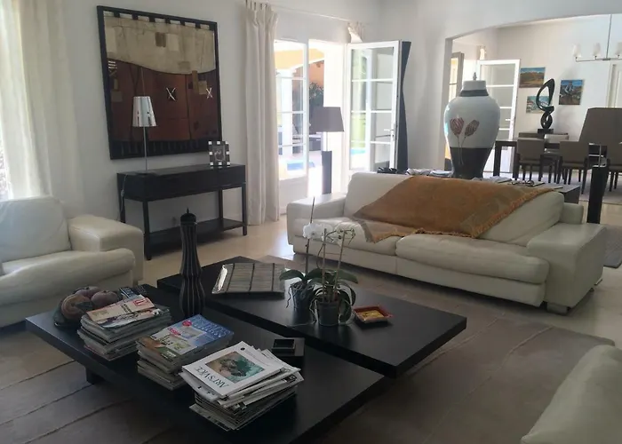 Luxueuse Avec Piscine Sur Les Hauts De *